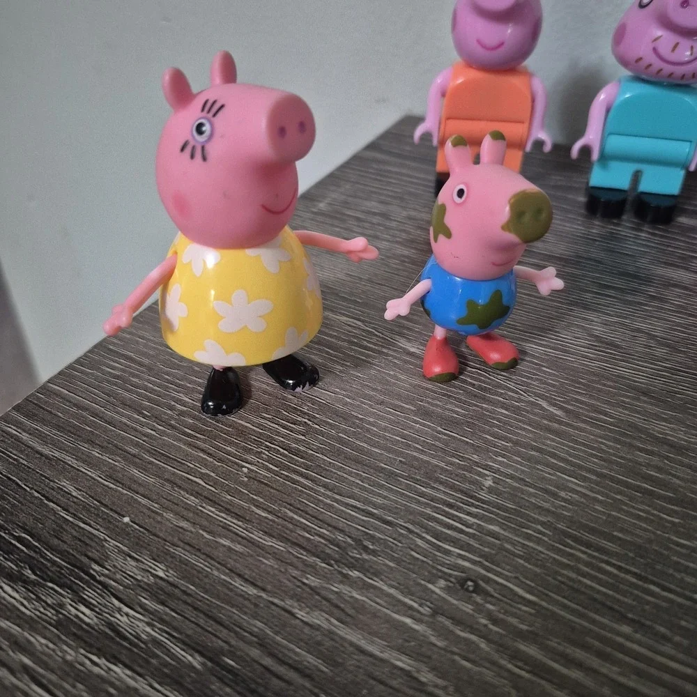 Duplo Peppa Pig x2  George x2, Mommy & Daddy Pig Figures Lot Of 8